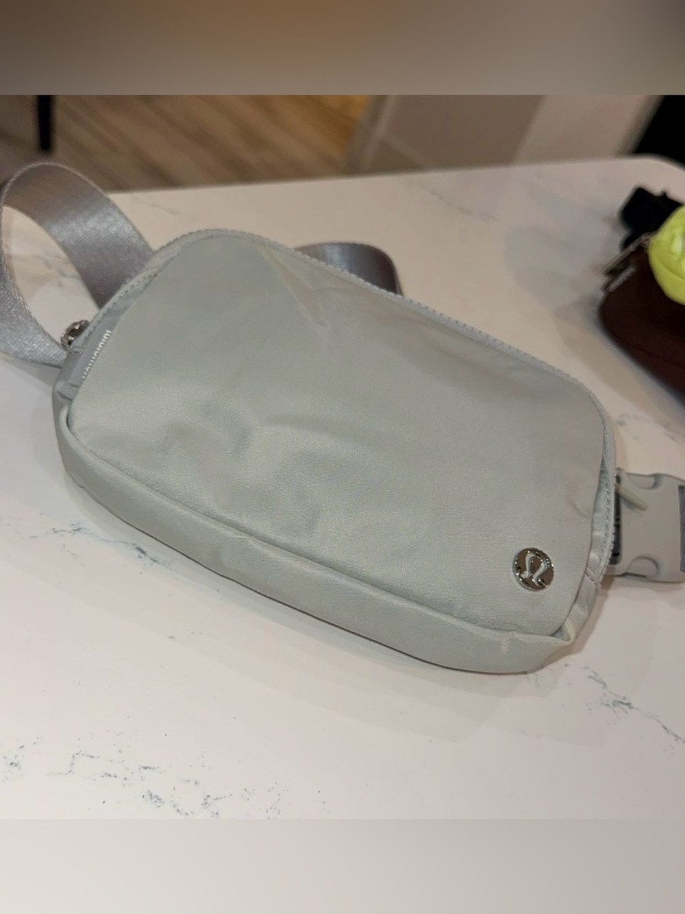 Lululemon Everywhere Belt Bag Silver Gray👛✨